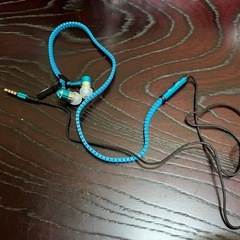 ジッパーカラーイヤフォンの画像