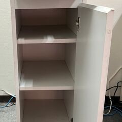 スリム食器棚の画像