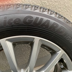 スタッドレスタイヤ
の画像