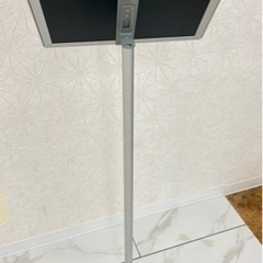 スタンド式　額縁　ディスプレイ　店舗什器の画像