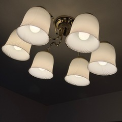 照明 シャンデリア 合計3個の画像