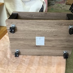 【リサイクルサービス八光】幅60㎝　ウォールナット　キャスター付きテレビボード　24型まで対応の画像