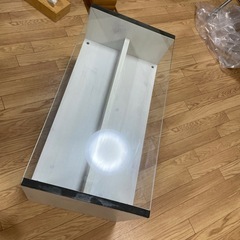 ガラステーブルの画像