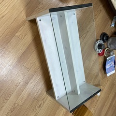 ガラステーブルの画像