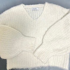dazzlin ふわふわ白ニット Vネック フリーサイズの画像