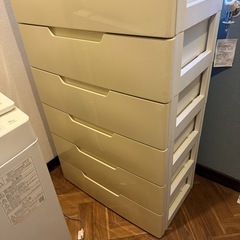 E1 【在庫2つあり】チェスト　変色あり　引き出し　タンス　プラスチック　の画像