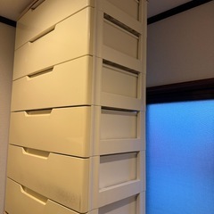 E1 【在庫2つあり】チェスト　変色あり　引き出し　タンス　プラスチック　の画像