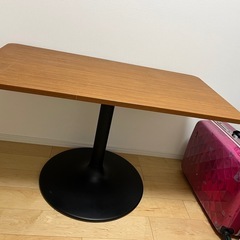 ダイニングテーブル　ブラウン　茶色の画像