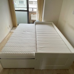 【無料0円】IKEA・BRIMNES ブリムネス デイベッド 引き出し2/マットレス2付き, ホワイト/オーフィエル の画像