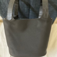 キューブ型バッグ(ピコタン風)黒金の画像