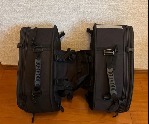 大型バイク用の両サイドバッグ