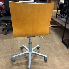 昇降式　キャスター付きイス　の画像