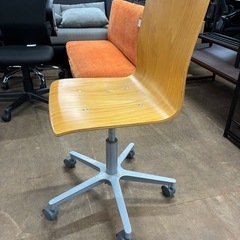 昇降式　キャスター付きイス　の画像