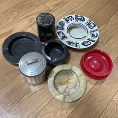 小物入れ、灰皿
等々の画像
