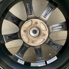 スタッドレスタイヤホイール付きの画像