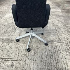 キャスター付きチェア　黒の画像