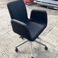 キャスター付きチェア　黒の画像