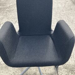 キャスター付きチェア　黒の画像