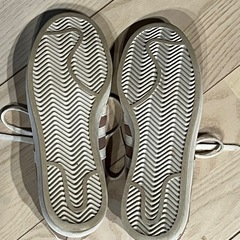 アディダス スニーカー 23cm
の画像