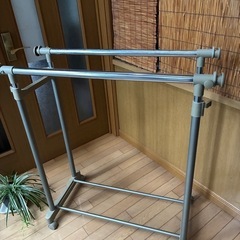 キャスター付き2段ハンガーラックの画像