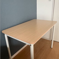 パソコンデスクの画像