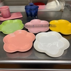 ルクルーゼ　食器セットの画像