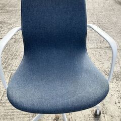 キャスター付きチェア　青の画像