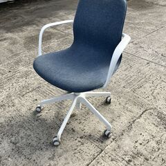キャスター付きチェア　青の画像