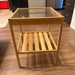 IKEAのサイドテーブルの画像