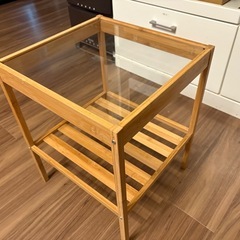 IKEAのサイドテーブルの画像