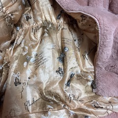 子供冬服　ピンクコート　パーカーなどの画像