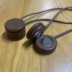 スリーコインズ　タッセル　ブラウン　マグネットタッセル2個セットの画像