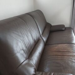 カリモク3人掛けソファー　革製の画像