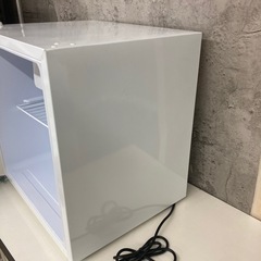 アイリスオーヤマ　冷蔵庫　1ドア　サイコロ型　2020年製　　AF-42L-Wの画像