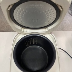 ZOJIRUSHI　象印　マイコン炊飯ジャー　NL-DS10　2018年製　炊飯器　1.0L　ホワイト　5.5合炊き　豪熱沸とう　黒厚釜　稼働確認済　中古　③の画像