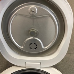 24年型炊飯器 2合 ホワイト デジタル表示の画像