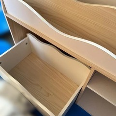 【受け渡し予定者決定】📚絵本ラック付き✨ナチュラルカラーのおもちゃ収納棚の画像