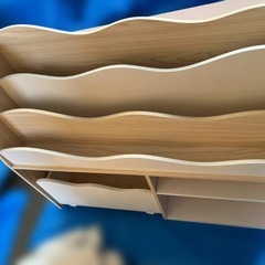 【受け渡し予定者決定】📚絵本ラック付き✨ナチュラルカラーのおもちゃ収納棚の画像