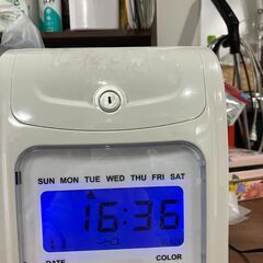 タイムカード打刻機（タイムレコーダー）の画像