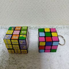 ルービックキューブ大中小5個＆組み立てパズルセットの画像