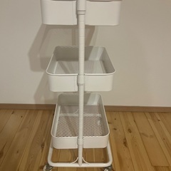 美品ニトリ　高さ調整ができるスチールワゴン　ホワイトの画像