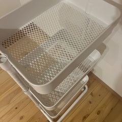 美品ニトリ　高さ調整ができるスチールワゴン　ホワイトの画像