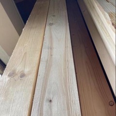 🪵本日、質の良い間柱、入荷しました‼️人気商品の為、早いモノ勝ちです。間柱1寸×3m(ww無垢材)約30×105×約3m   木材　材木　diy　リノベーションの画像