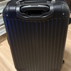 黒スーツケースの画像