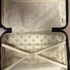 黒スーツケースの画像