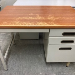 オフィスデスクの画像