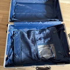 無料壊れたキャリーケースの画像