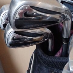 ゴルフバッグ　アイアン複数の画像