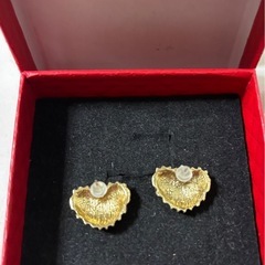 ハットピアスの画像