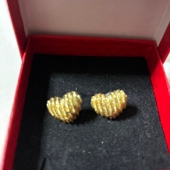 ハットピアスの画像